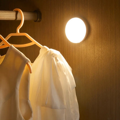 Trådlös spotlight LED-lampa med rörelsesensor – batteridriven inomhusbelysning